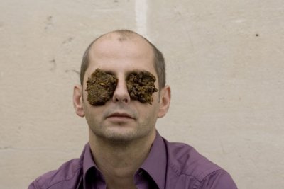 j-ai_de_la_merde_dans_les_yeux_full-768x512